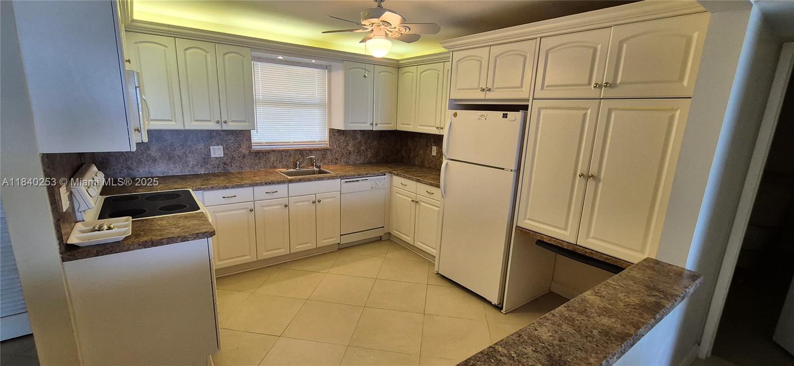 1051 Hillsboro Mile, Unit 507E Hillsboro Beach, FL 33062 - Photo 4 of 11