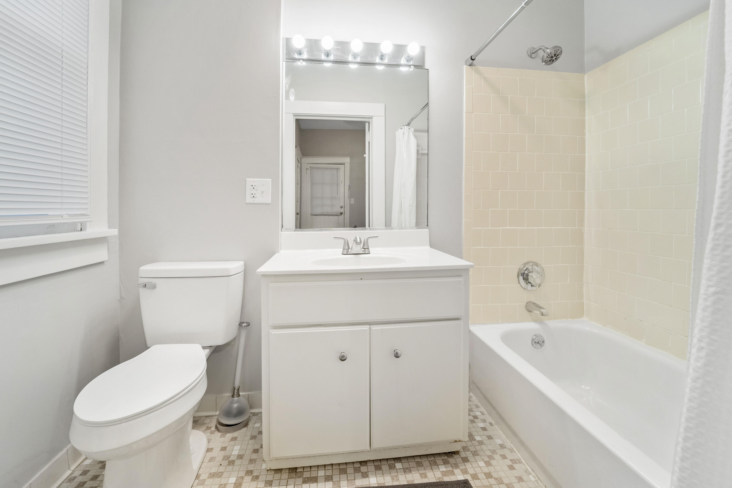 320 Broad Street Augusta, GA 30901 - Photo 35 of 48 322A Bathroom