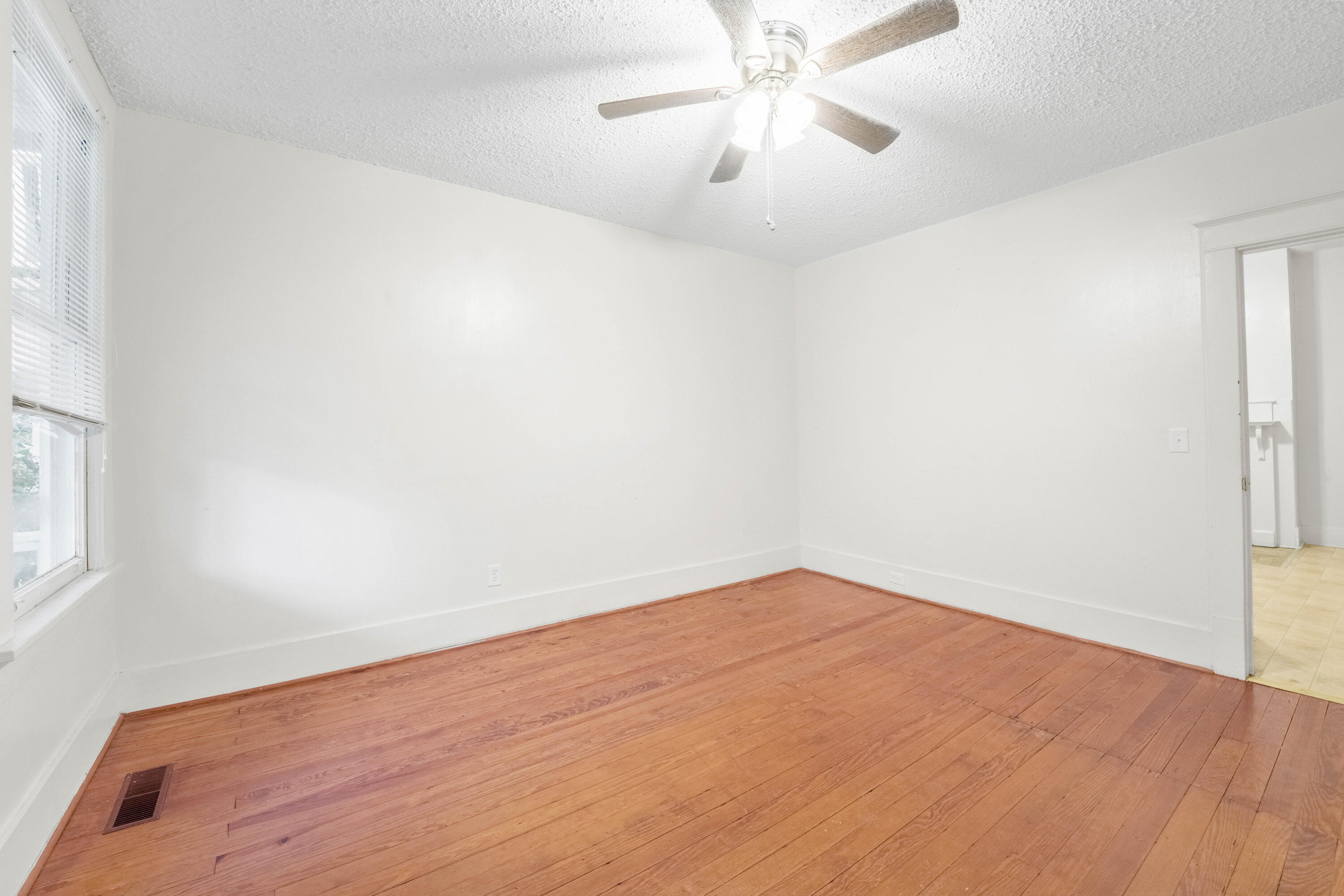 320 Broad Street Augusta, GA 30901 - Photo 8 of 48 320A Living Room