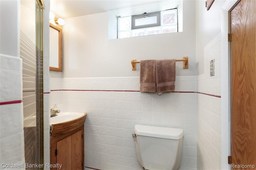 2570 Manchester Road Birmingham, MI 48009 - Photo 15 of 41