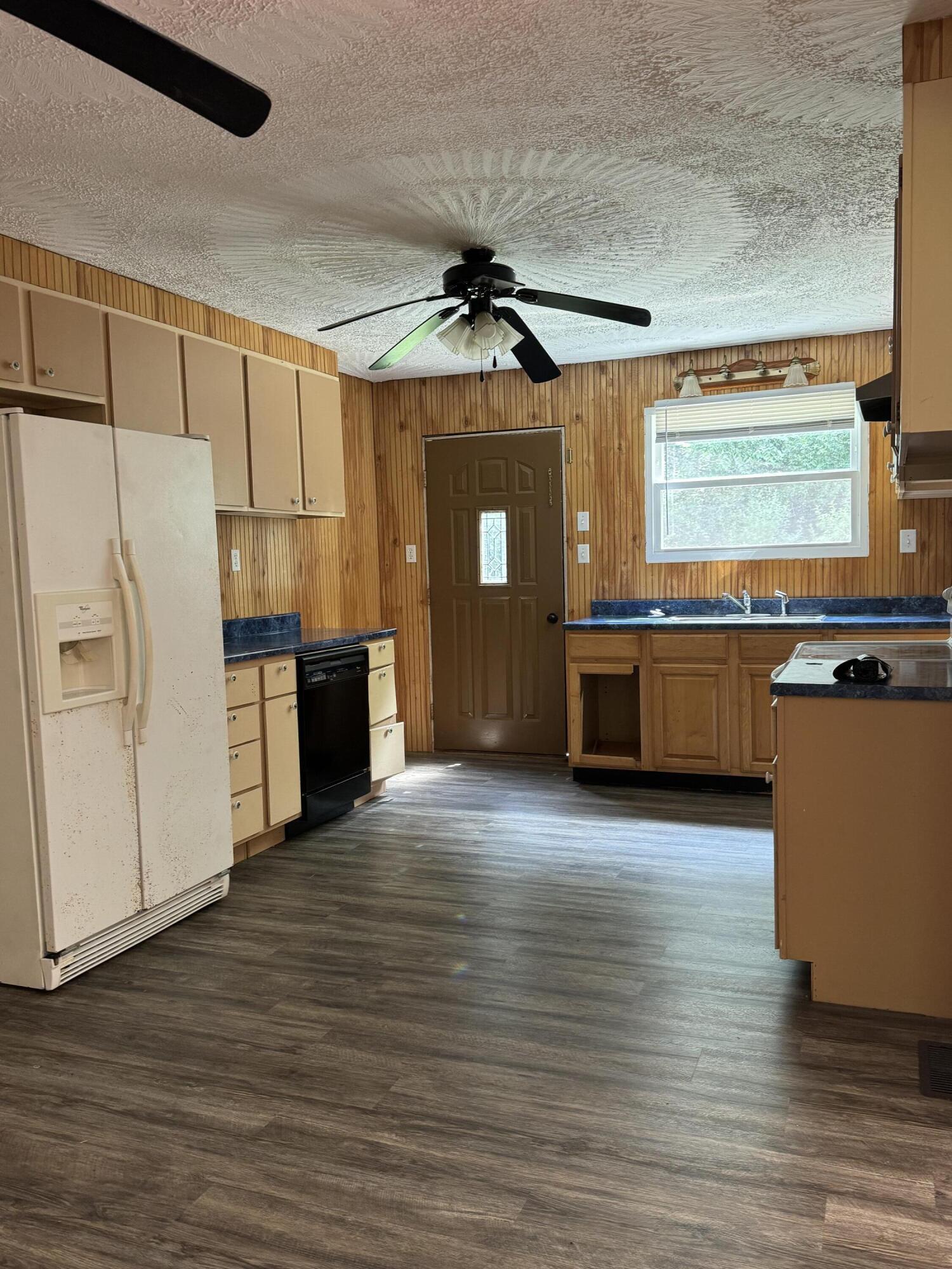 635 Salisbury Branch Road Dema, KY 41859 - Photo 8 of 10 IMG_3802