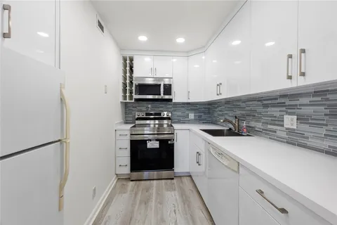 $225,000 | 2840 Northeast 14th Street Causeway, Unit 304A, Pompano Beach, FL 33062