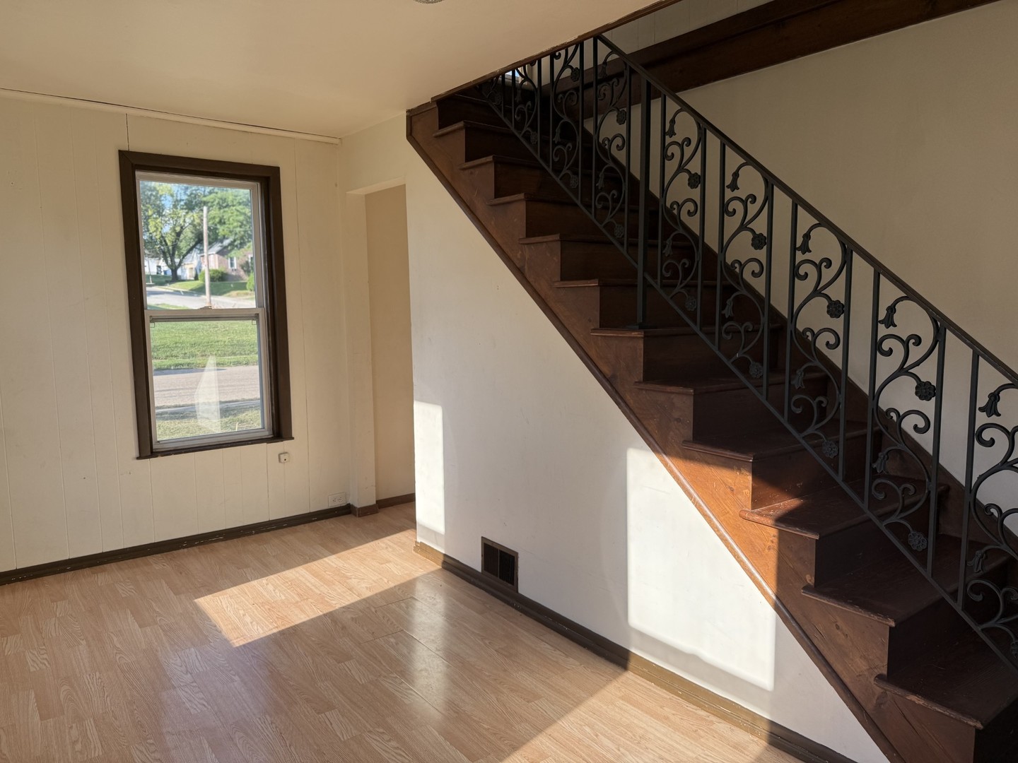 2302 1st Street Peru, IL 61354 - Photo 11 of 22 a view of an entryway