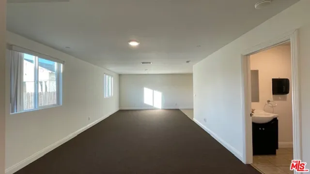 a view of empty room with window