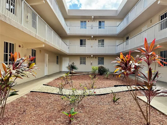 a view of entryway front of house