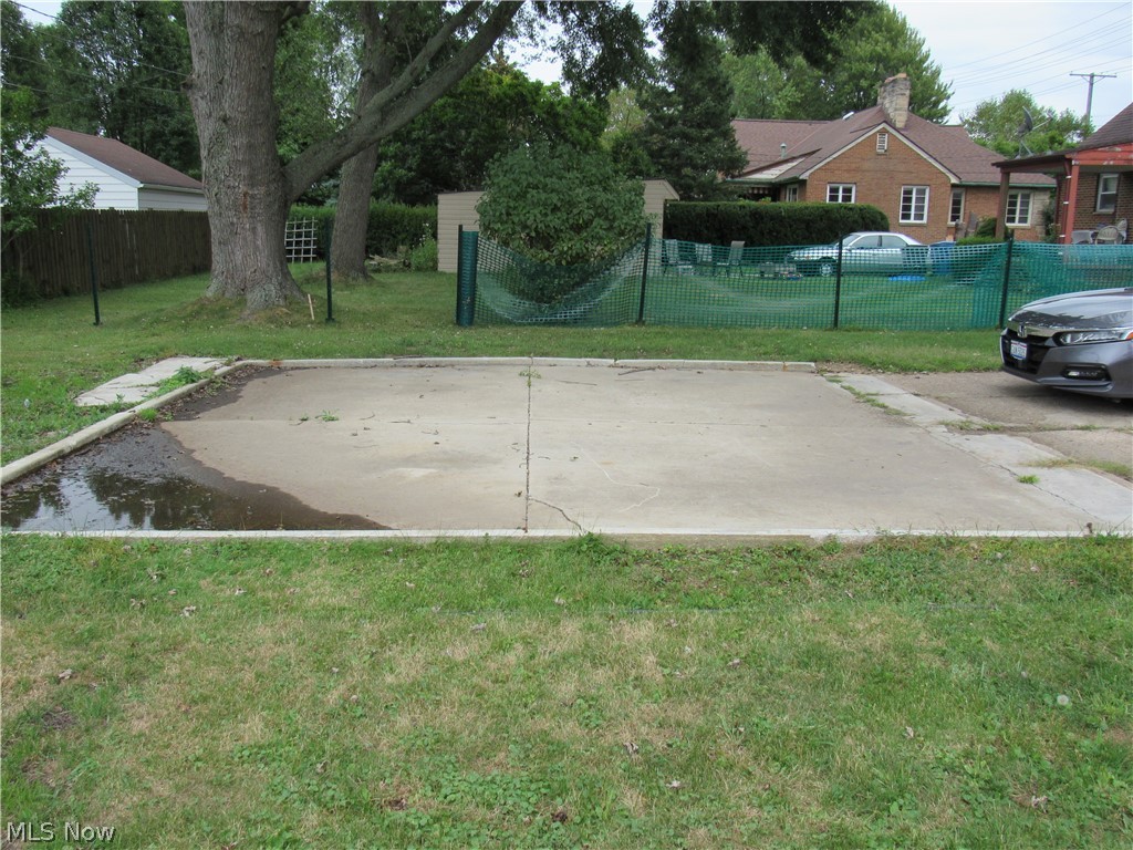 8002 West Ridgewood Drive Cleveland, OH 44129 - Photo 8 of 29
