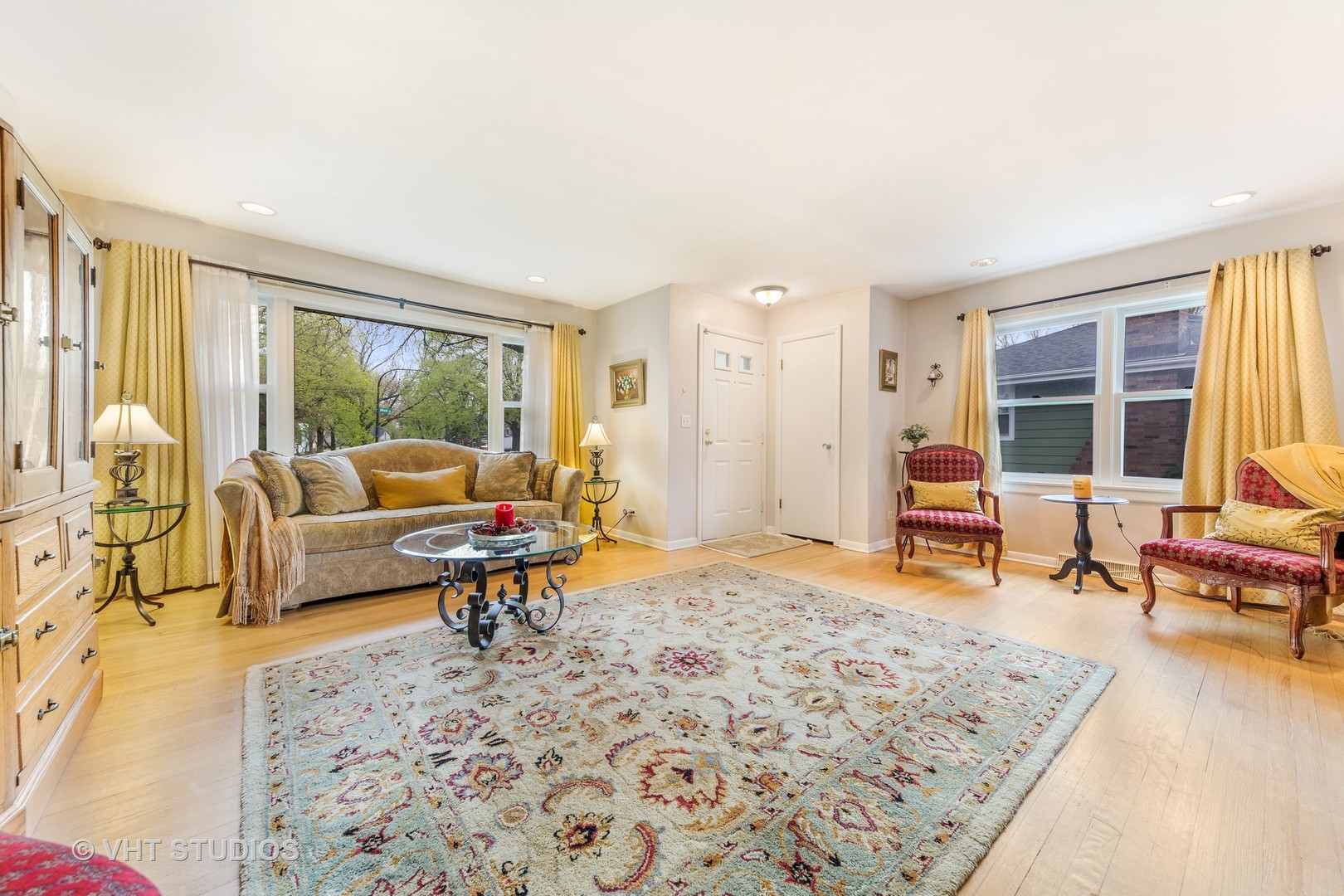 409 East Hillside Road Naperville, IL 60540 - Photo 2 of 15