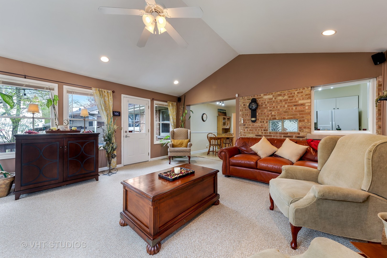 409 East Hillside Road Naperville, IL 60540 - Photo 7 of 15