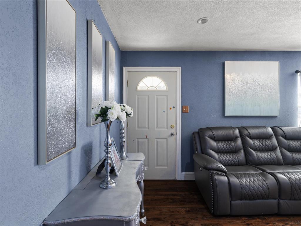 1805 Stevens Street Bridgeport, TX 76426 - Photo 6 of 24 a living room with furniture flowerpot and a potted plant