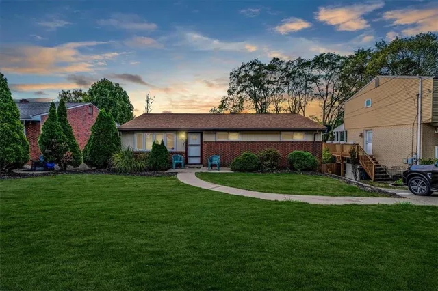a view of a house with a yard