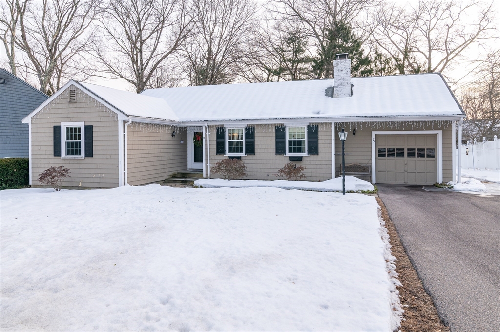 79 Hunnewell Street Needham, MA 02494 - Photo 4 of 30 Gallery Image 4
