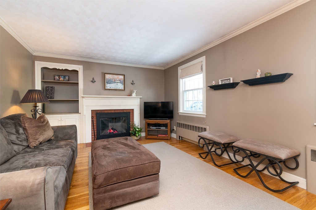 79 Hunnewell Street Needham, MA 02494 - Photo 6 of 30 Gallery Image 6