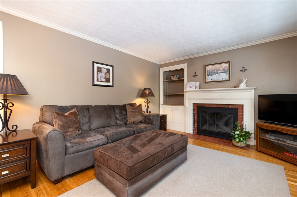 79 Hunnewell Street Needham, MA 02494 - Photo 7 of 30 Gallery Image 7