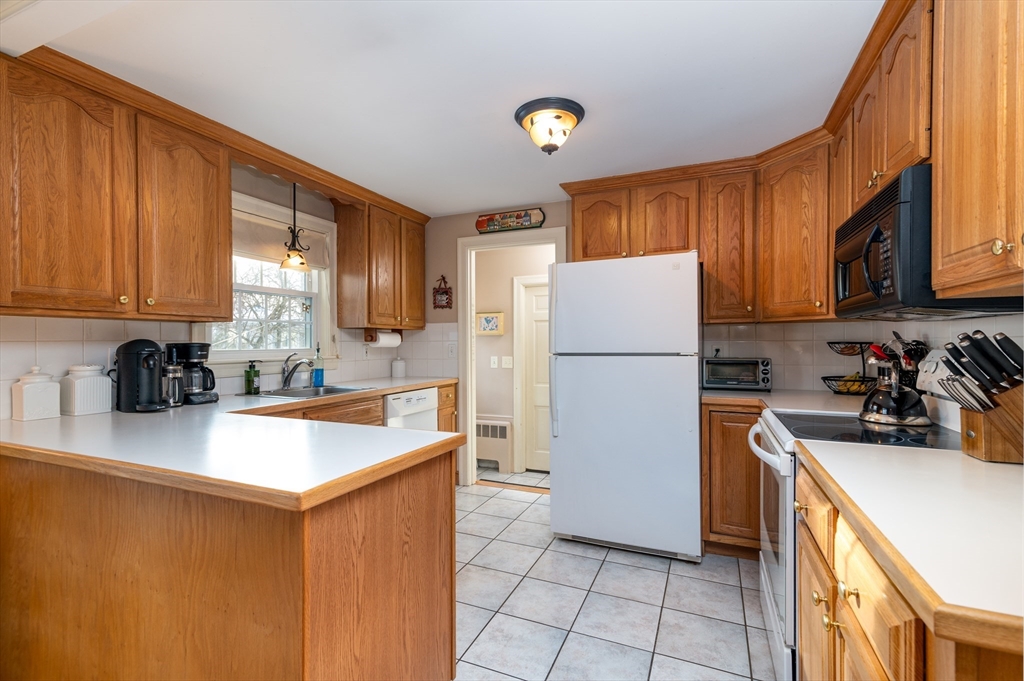79 Hunnewell Street Needham, MA 02494 - Photo 8 of 30 Gallery Image 8