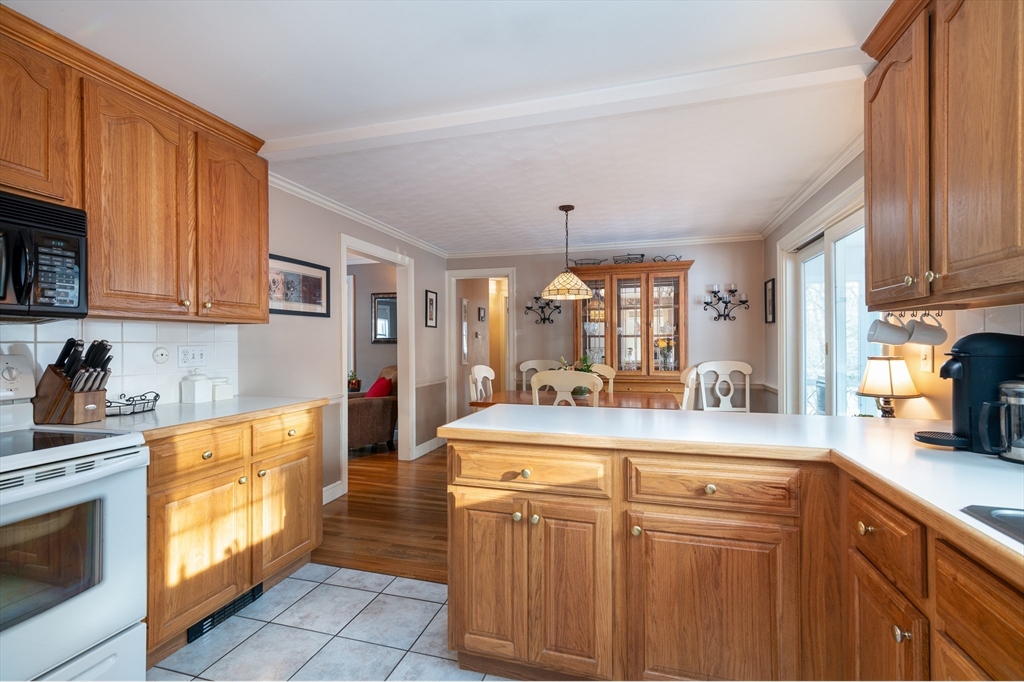 79 Hunnewell Street Needham, MA 02494 - Photo 9 of 30 Gallery Image 9