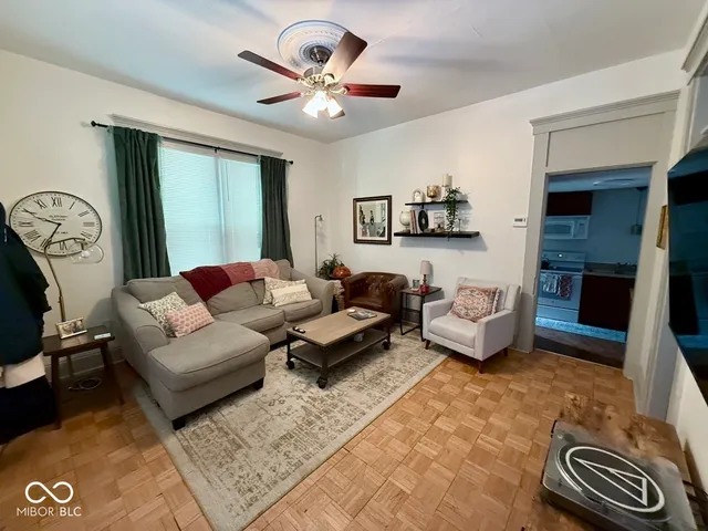 $199,900 | 630 East McCarty Street, Indianapolis, IN 46203