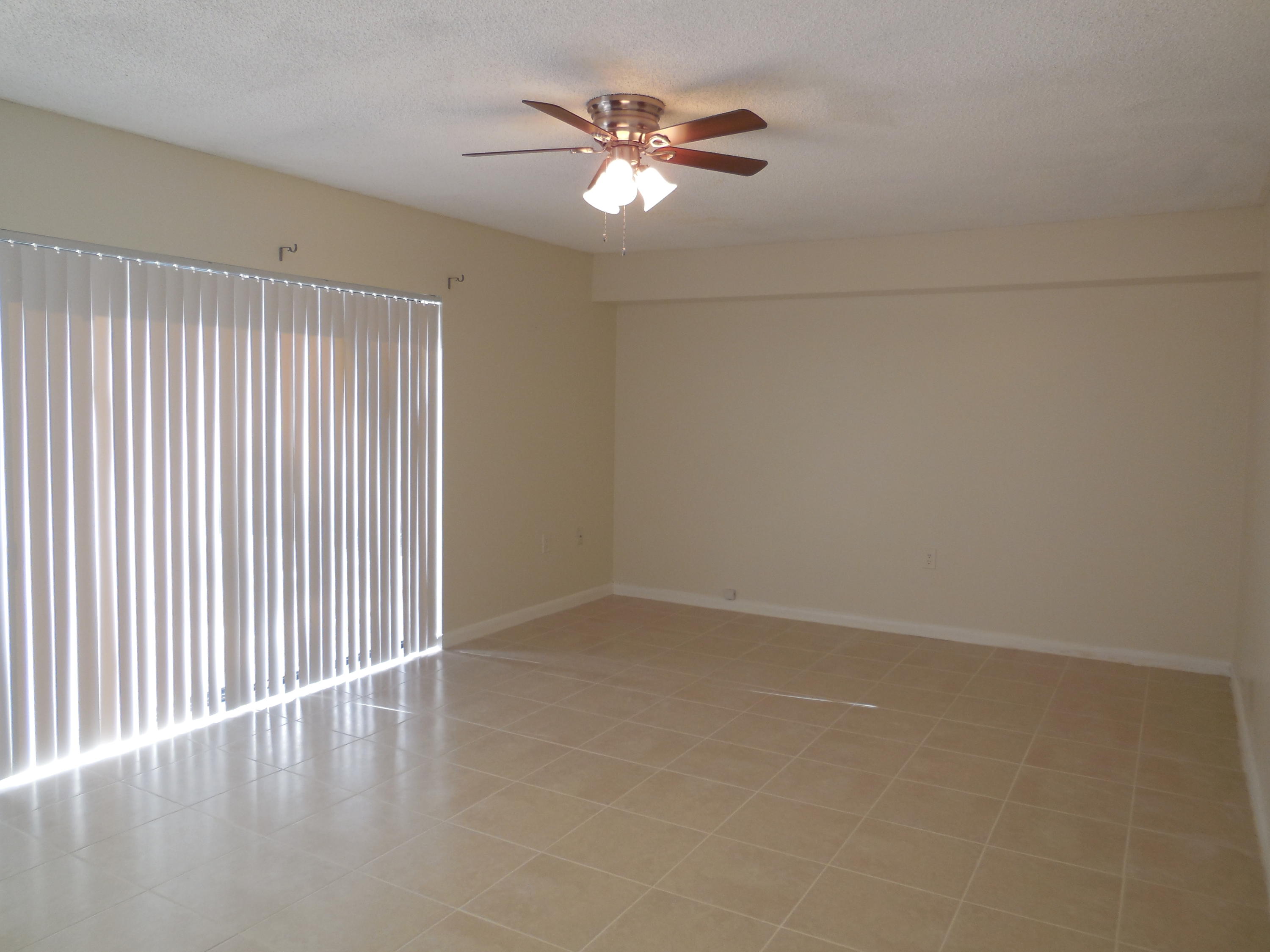 852 Blue Ridge Circle West Palm Beach, FL 33409 - Photo 6 of 19 living room