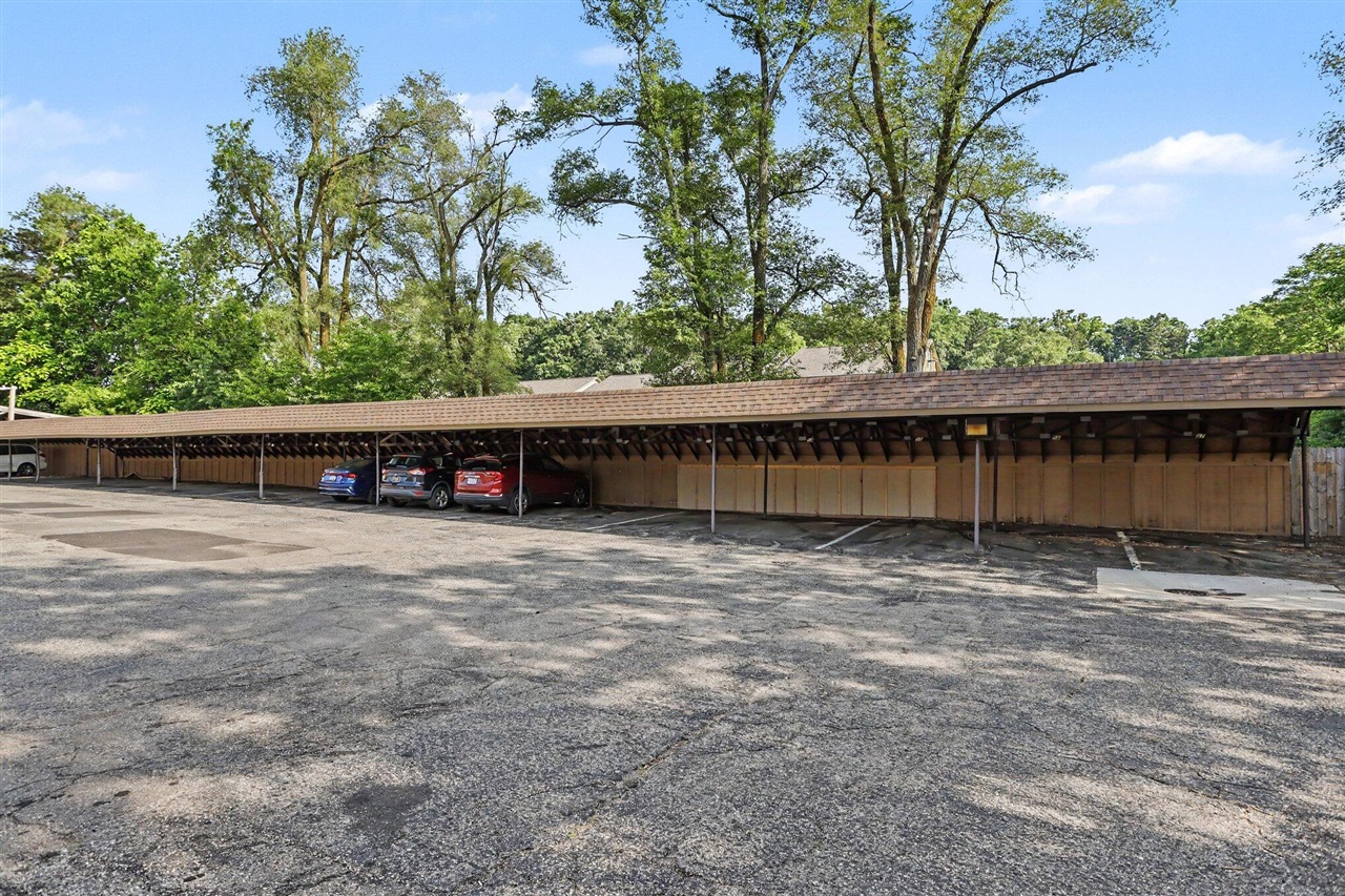 722 West Kilgore Road, Unit 102 Kalamazoo, MI 49008 - Photo 14 of 15