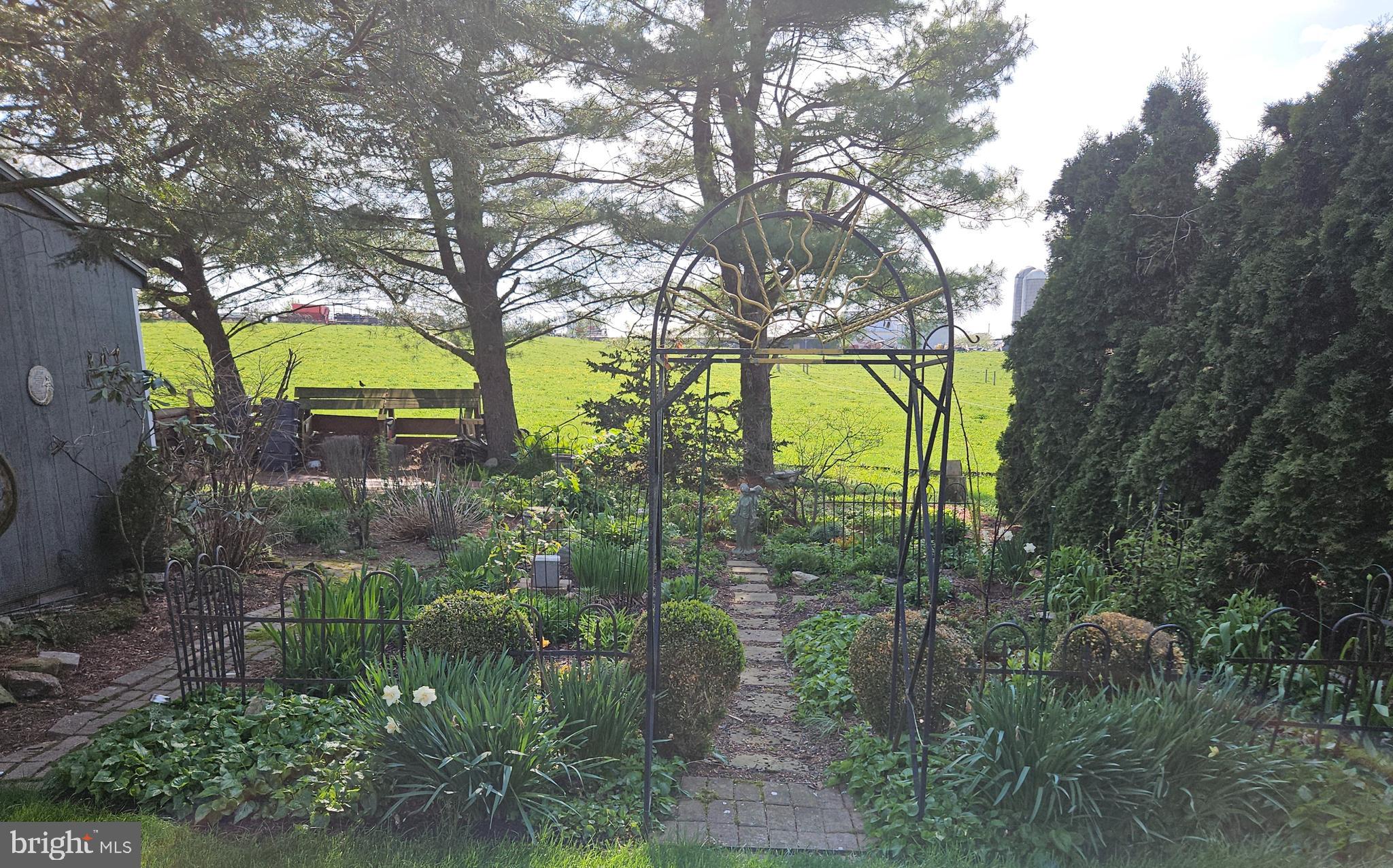 300 Quarry Road Kutztown, PA 19530 - Photo 52 of 60 Back ornamental garden