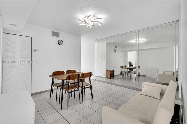 $2,700 | 199 Southwest 12th Avenue, Unit 313E, Miami, FL 33130