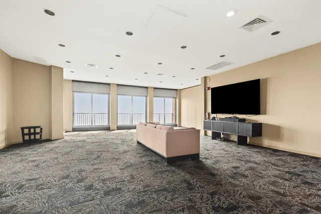 $2,650 | 4170 North Marine Drive, Unit 14H, Chicago, IL 60613