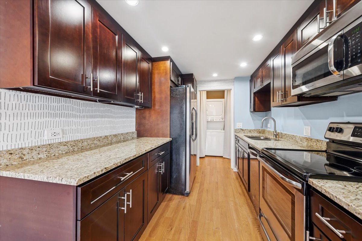 4170 North Marine Drive, Unit 14H Chicago, IL 60613 - Photo 6 of 18