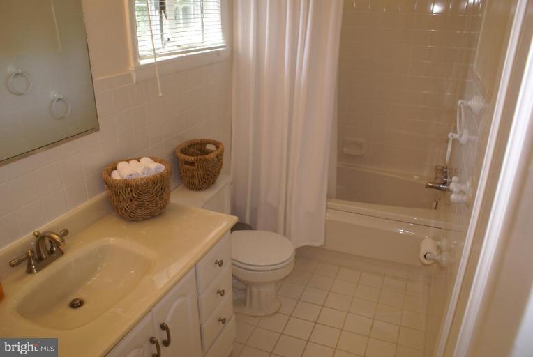 7016 Sea Cliff Road McLean, VA 22101 - Photo 16 of 26 Bath #2