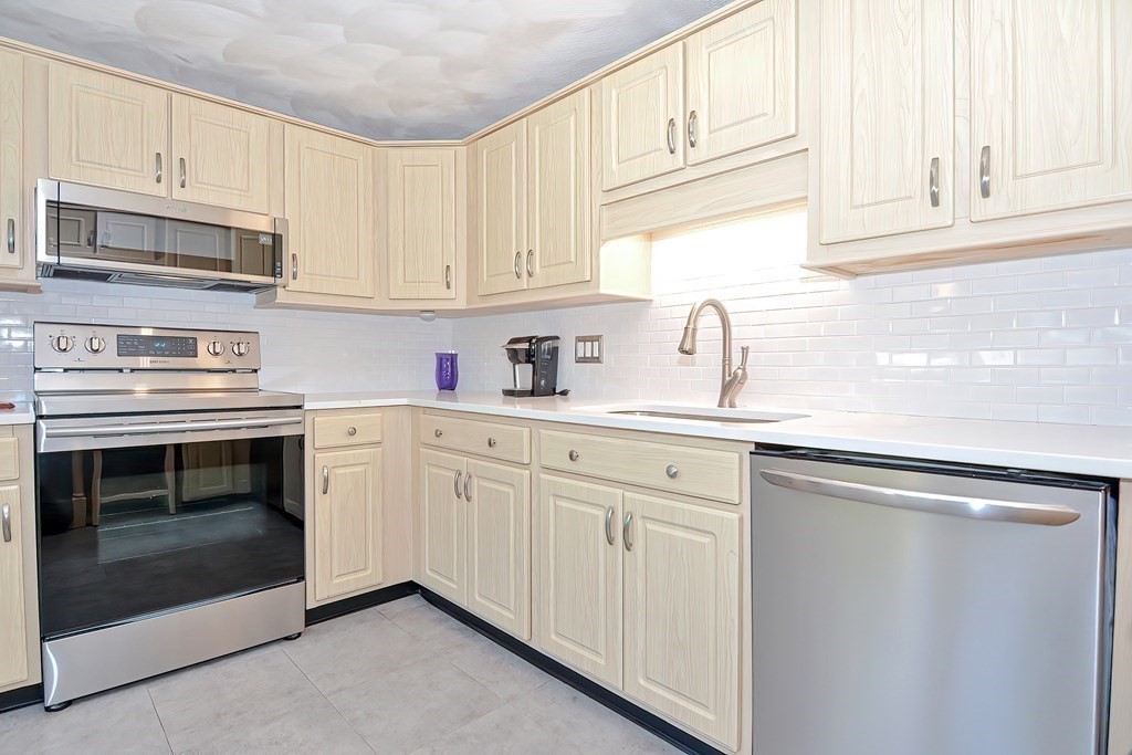 76 Renwick Road, Unit D Wakefield, MA 01880 - Photo 11 of 40