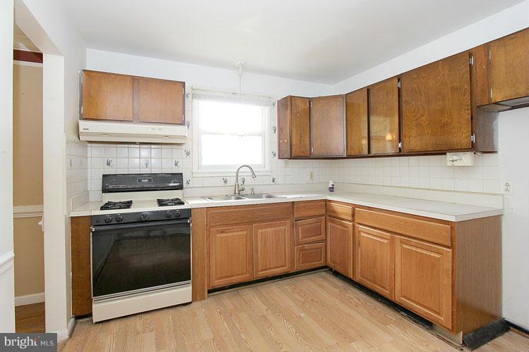 9002 Oxon Hill Road Fort Washington, MD 20744 - Photo 14 of 30 Kitchen