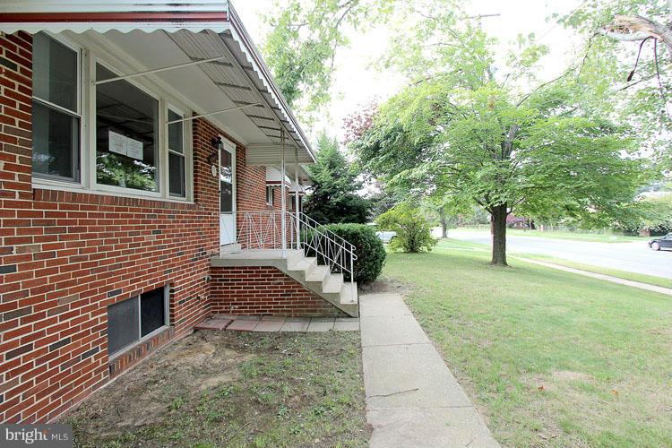 9002 Oxon Hill Road Fort Washington, MD 20744 - Photo 5 of 30 Exterior (Front)