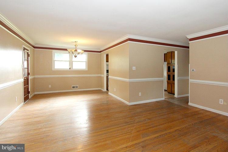 9002 Oxon Hill Road Fort Washington, MD 20744 - Photo 8 of 30 Living Room