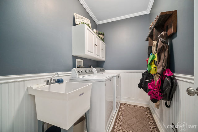 8 Winthrop New Road Sugar Grove, IL 60554 - Photo 24 of 38 a bathroom with a sink vanity and a mirror