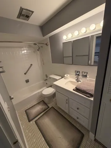 $2,000 | 110 South Dunton Avenue, Unit 4D, Arlington Heights, IL 60005