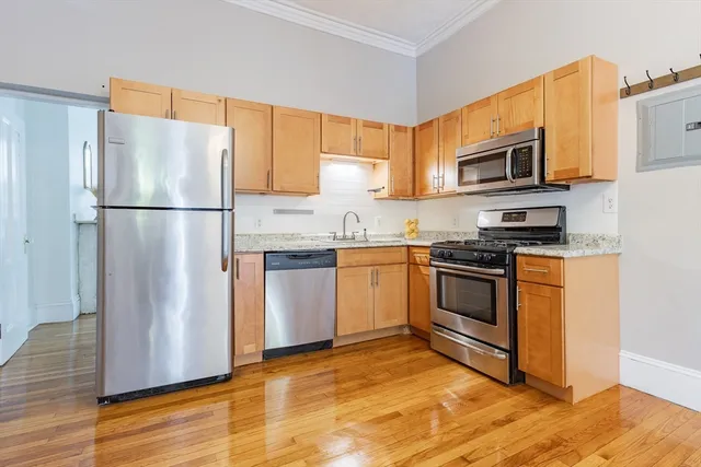 $2,600 | 29 East Concord Street, Unit 2, Boston, MA 02118