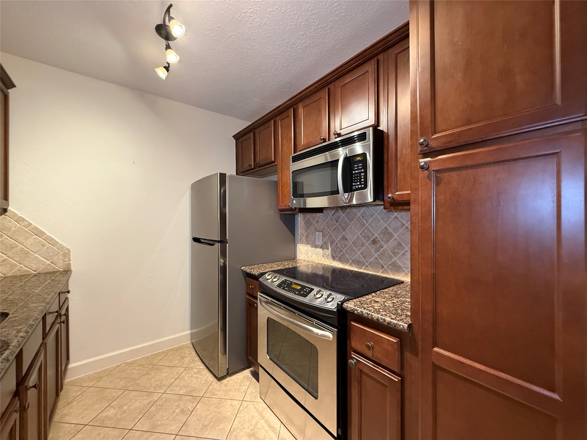 2224 South Piney Point Road, Unit 223 Houston, TX 77063 - Photo 9 of 29