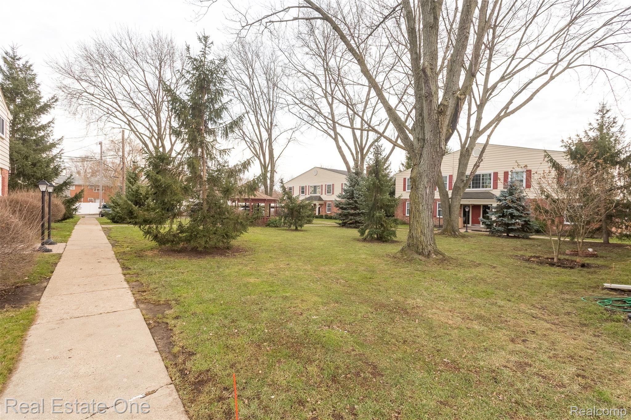 697 West Maple Road, Unit 31 Clawson, MI 48017 - Photo 20 of 20 Maple-29.jpg