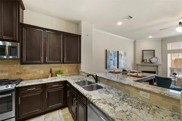 $334,900 | 26 West Oaks Drive, Houston, TX 77058