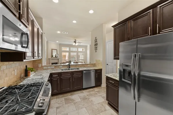 $334,900 | 26 West Oaks Drive, Houston, TX 77058