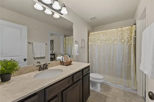 $334,900 | 26 West Oaks Drive, Houston, TX 77058