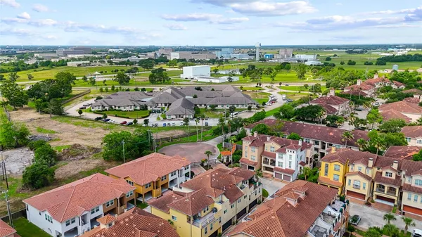 $334,900 | 26 West Oaks Drive, Houston, TX 77058