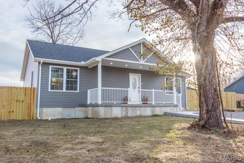 880 East Street Lebanon, MO 65536 - Photo 3 of 32