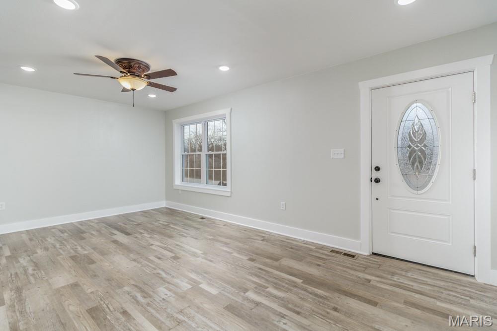 880 East Street Lebanon, MO 65536 - Photo 5 of 32