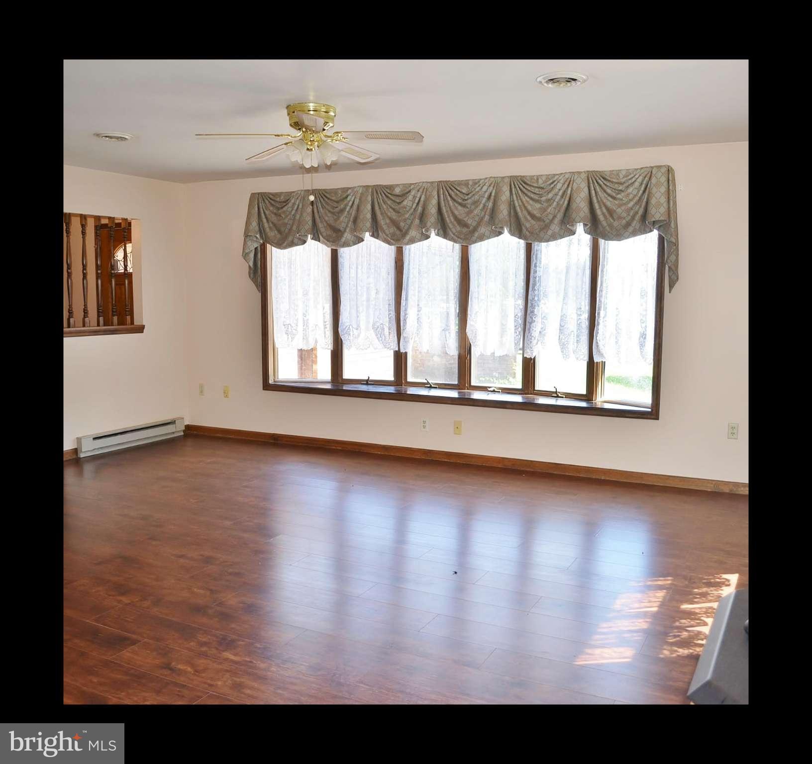 14365 Tollgate Ridge Road Hancock, MD 21750 - Photo 7 of 30 Living Room