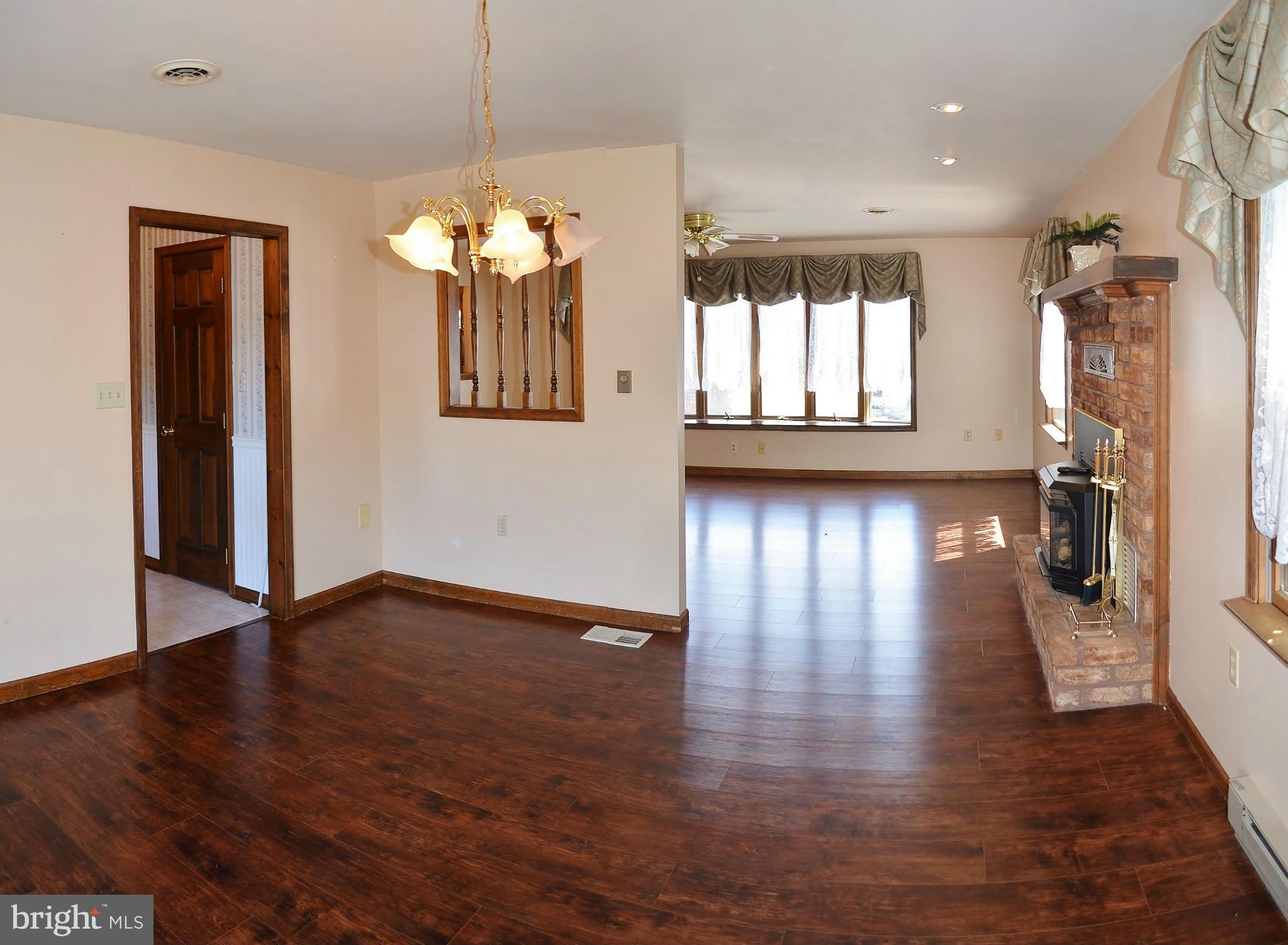 14365 Tollgate Ridge Road Hancock, MD 21750 - Photo 10 of 30 Living Room