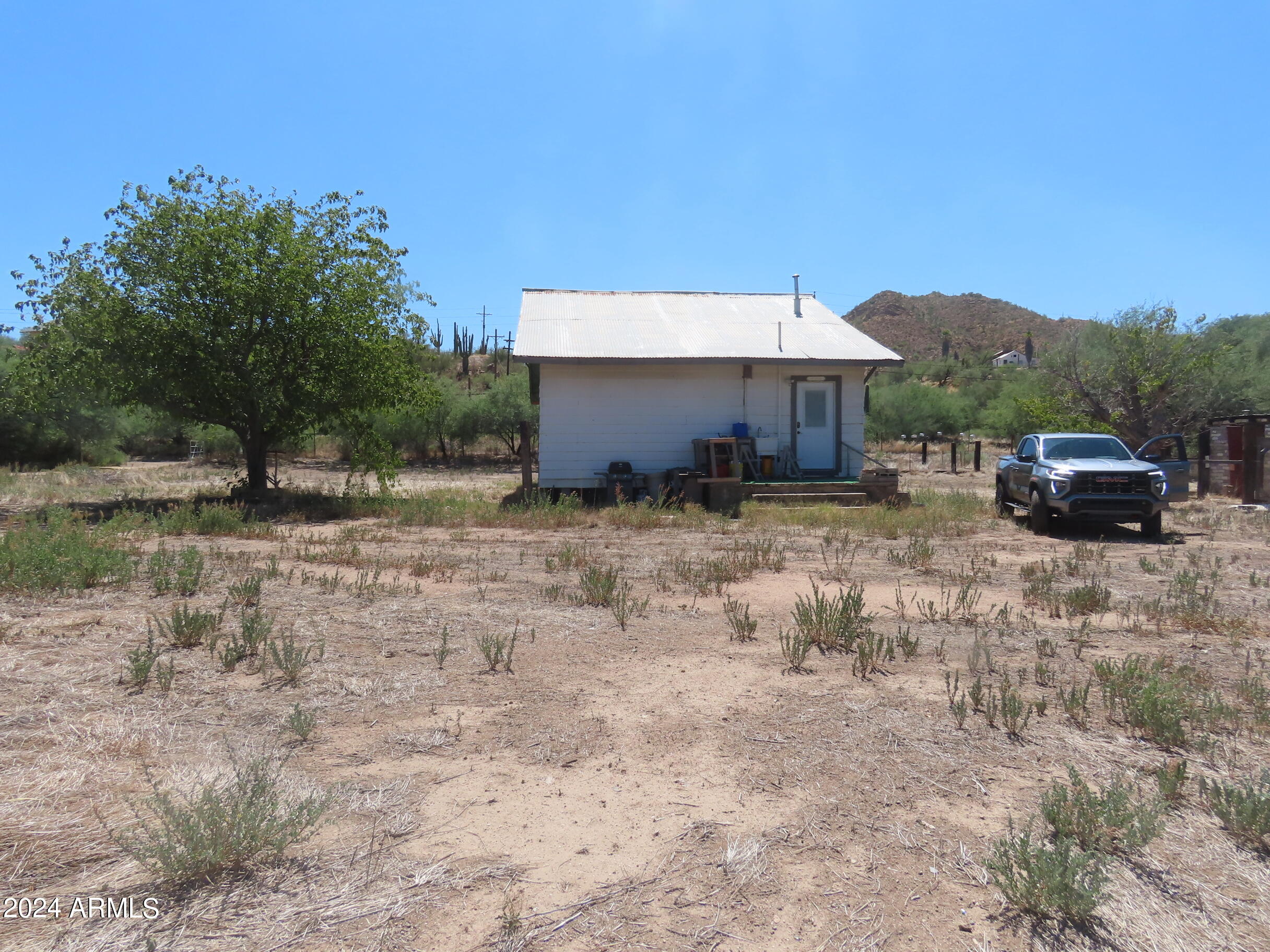 56120 East Riverside Road Kearny, AZ 85137 - Photo 12 of 28 a backyard of a house with table and chairs