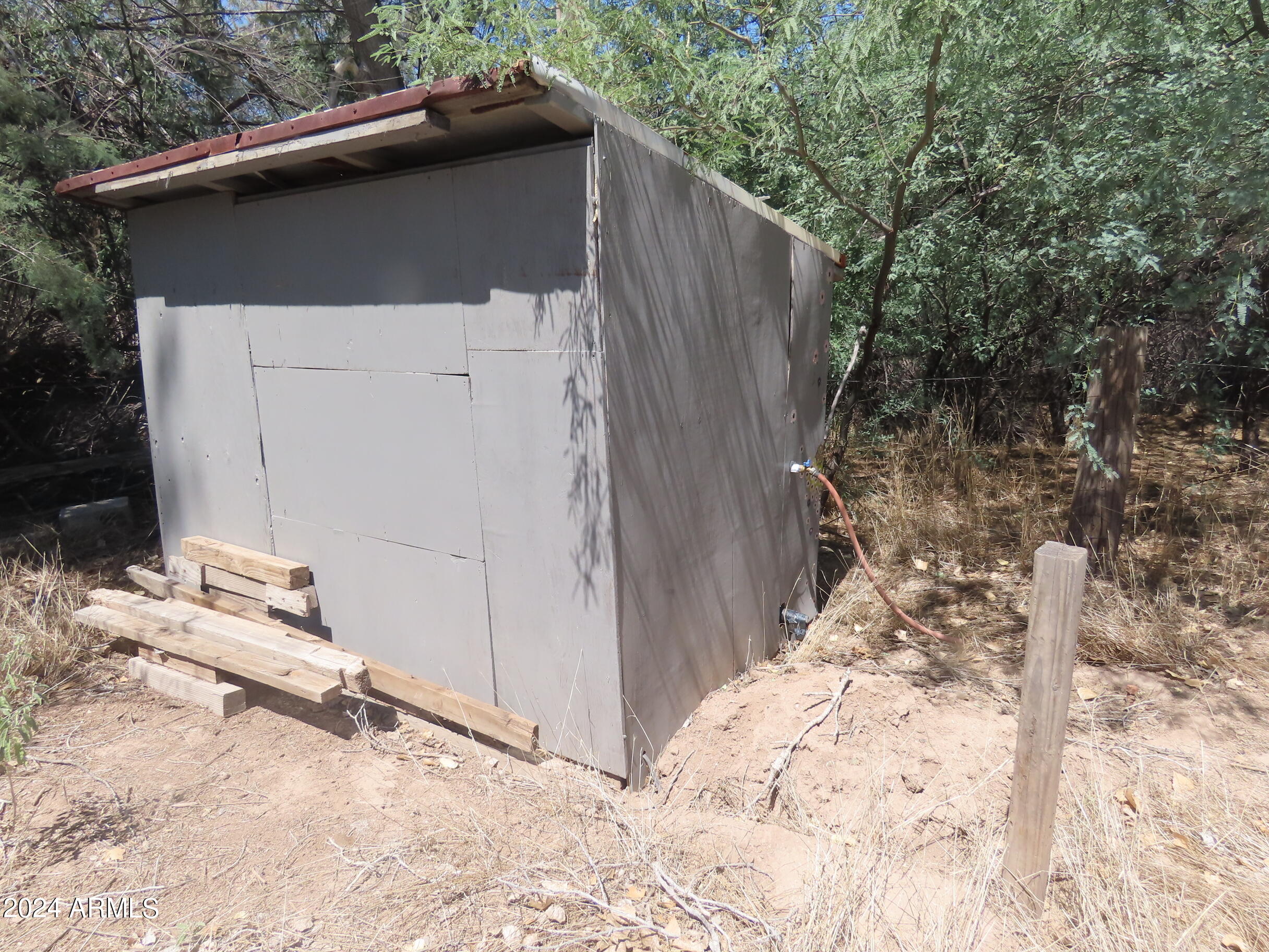 56120 East Riverside Road Kearny, AZ 85137 - Photo 15 of 28 a backyard of a house