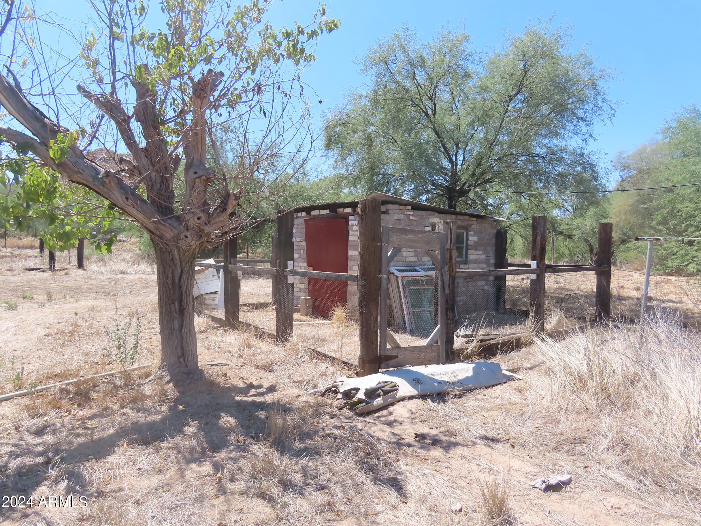 56120 East Riverside Road Kearny, AZ 85137 - Photo 18 of 28 a view of a outdoor space