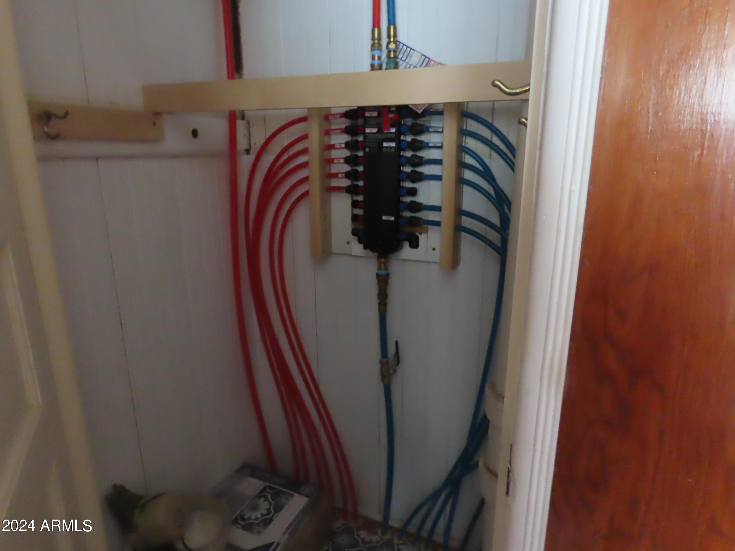 56120 East Riverside Road Kearny, AZ 85137 - Photo 8 of 28 a close view of walk in closet