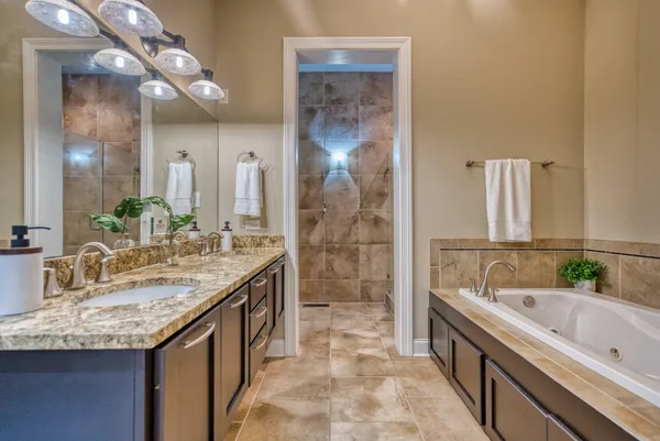 $525,000 | 314 Traditions Boulevard, Bowling Green, KY 42103
