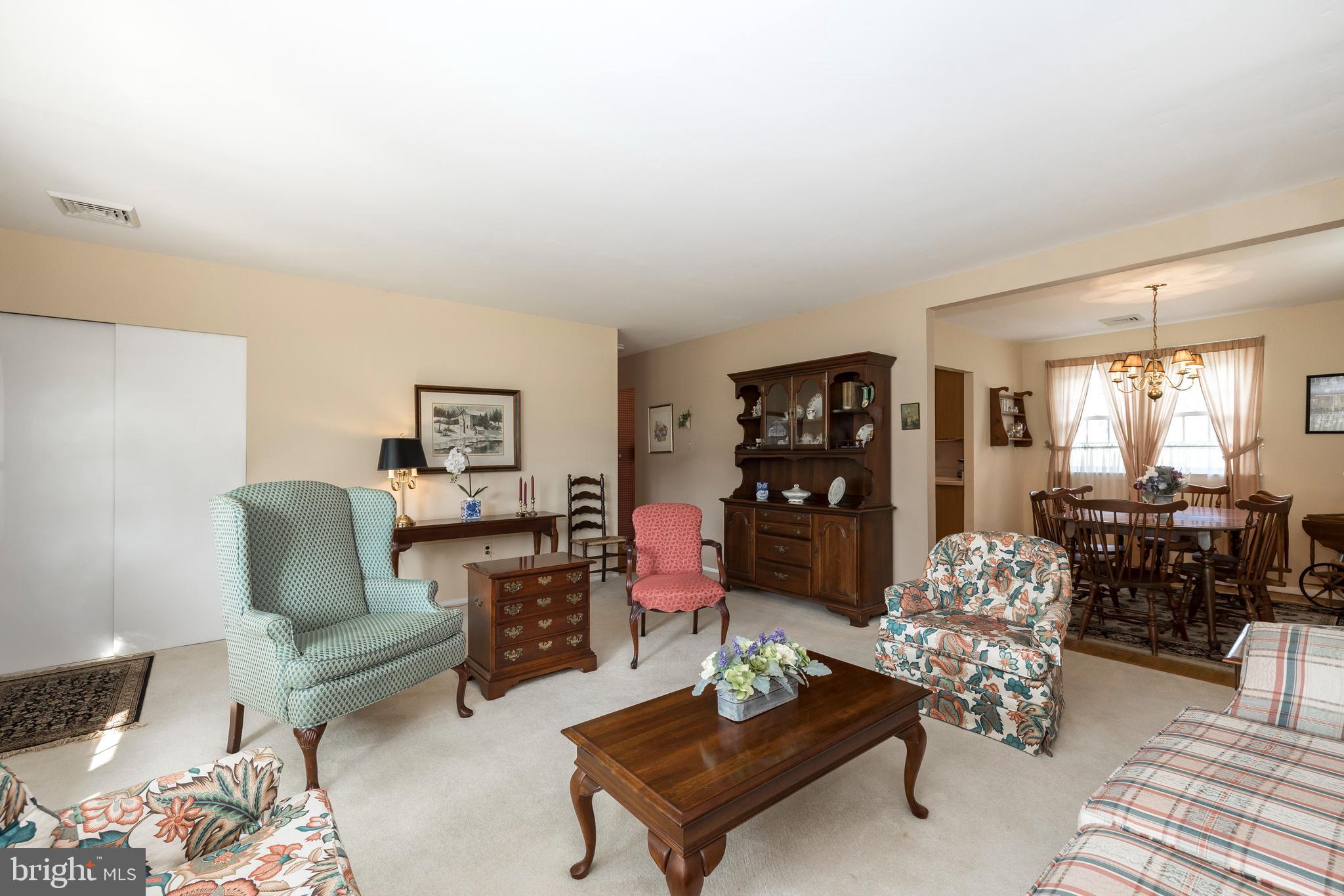 8 Benburb Road Phoenixville, PA 19460 - Photo 4 of 23 Elegant Living Room